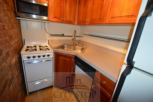 Rented by City Stop Realty | media 17