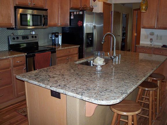 5th image of 451 Woodfield Cir