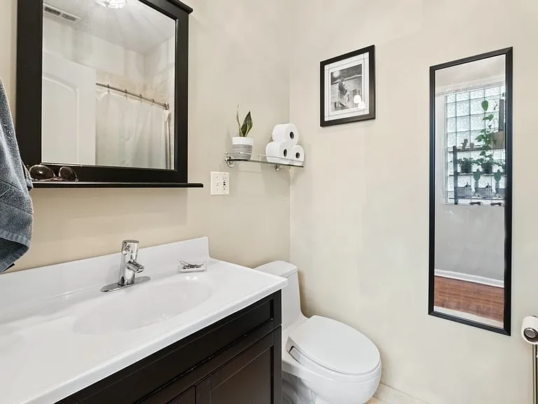 2246 N Magnolia Ave #2R — Photo 4