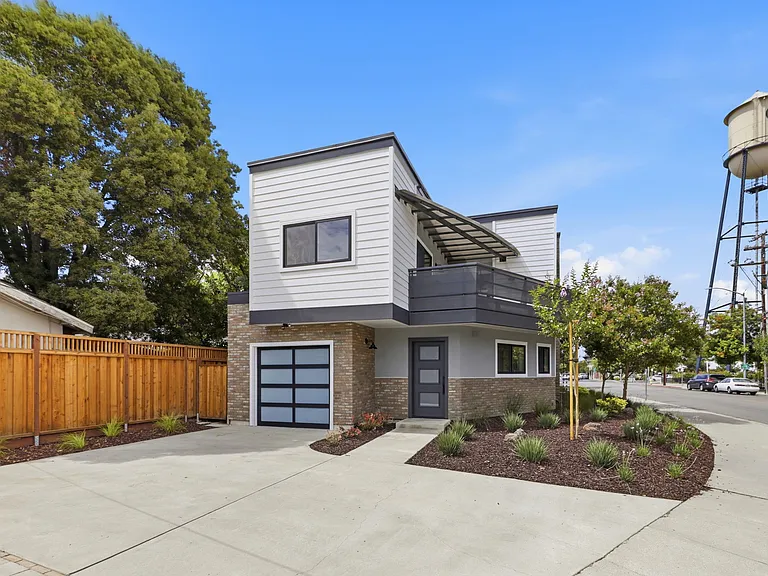 274 Everett Ave — Photo 3