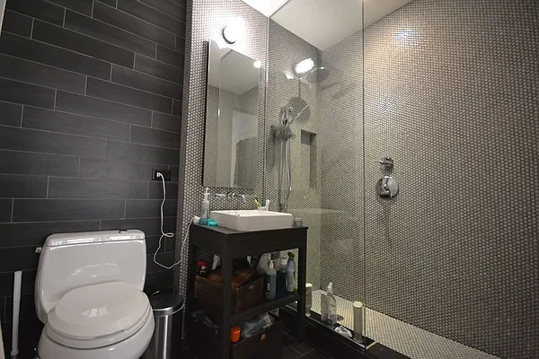 Rented by Bold New York | media 97