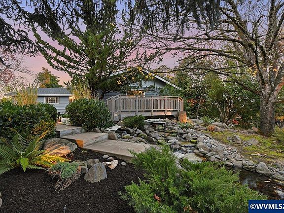 3rd image of 1299 Marshall Dr SE