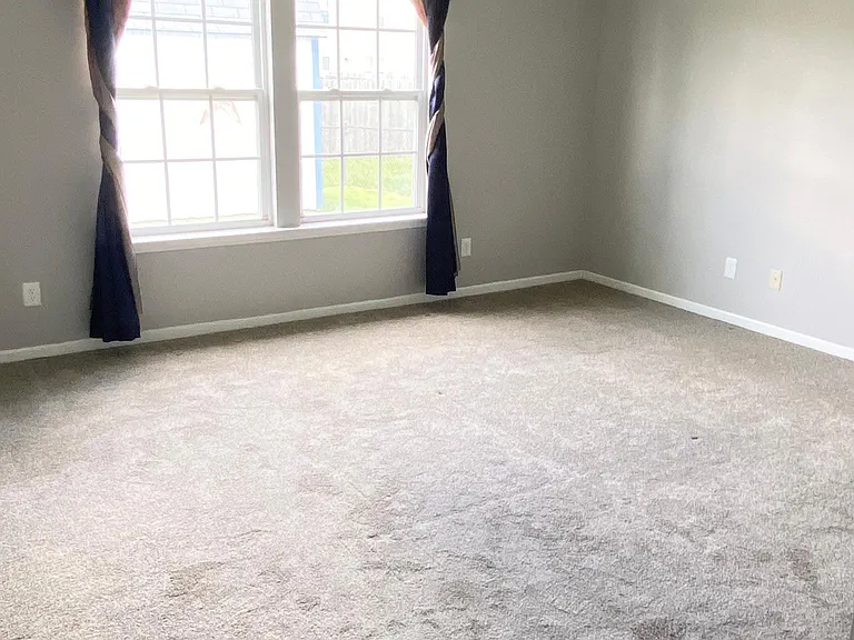 5636 N Plymouth Ct — Photo 13