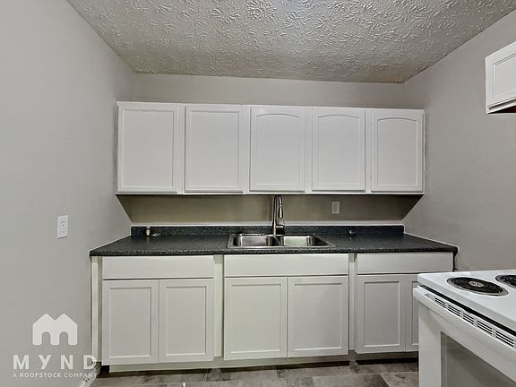 3rd image of 6125 Roselawn Dr