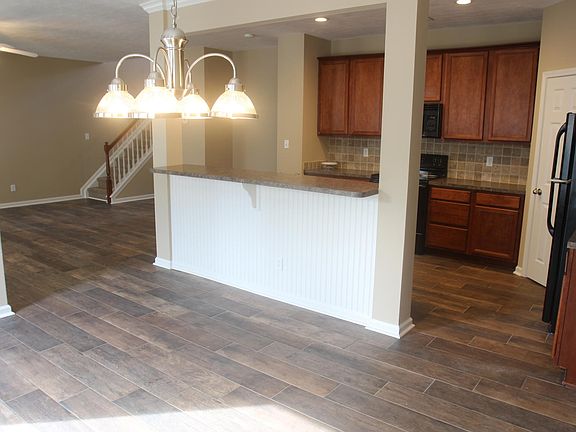 4th image of 672 Lucille Dr