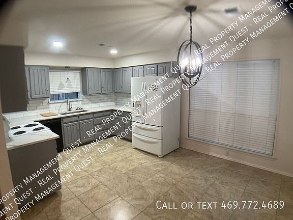 5th image of 3433 Country Club Dr