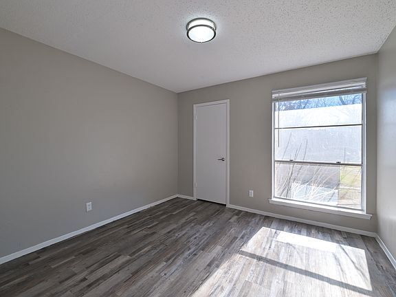 4th image of 10200 Fox Ave