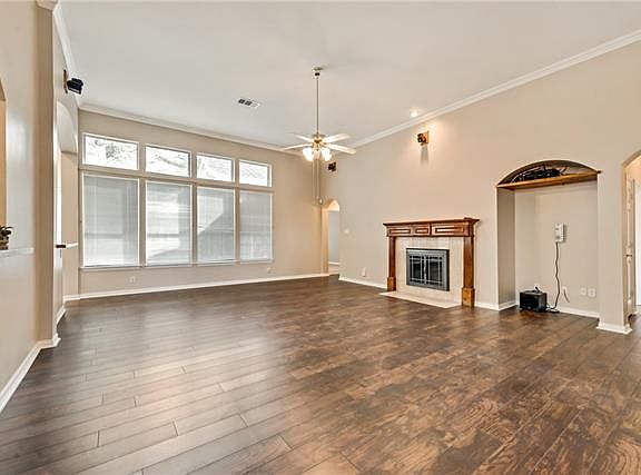 4th image of 303 Shelby Ln