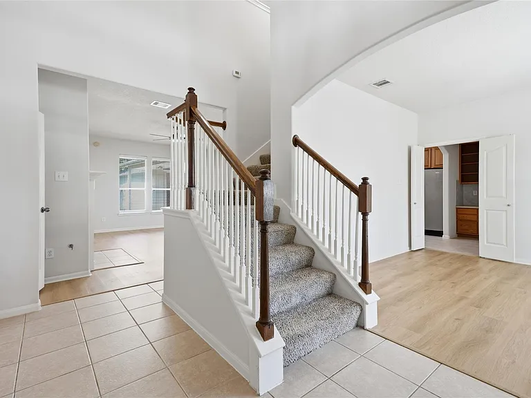 6165 Darlington Ct — Photo 6