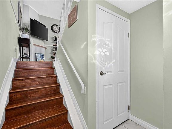 3rd image of 919 E 38th St NE #904