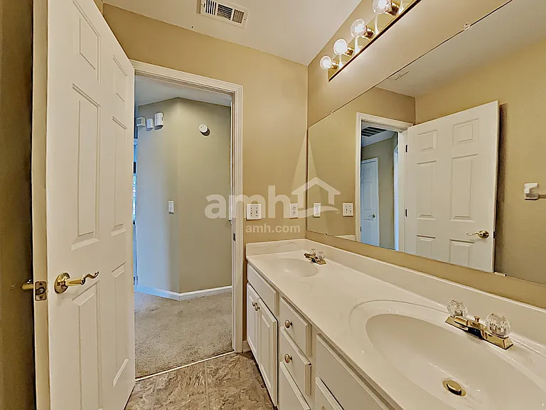 3374 Hunters Point Rd — Photo 13