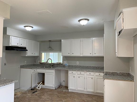 4th image of 4427 Shawna Dr