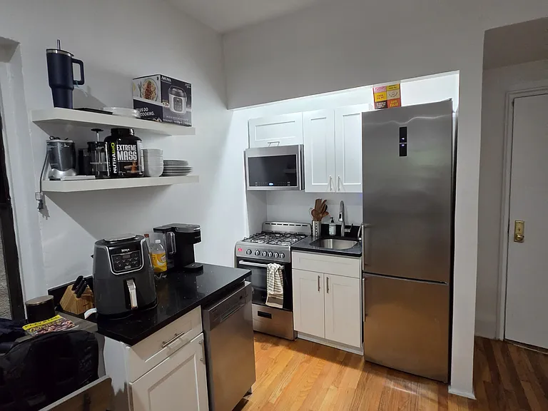 233 E 3rd St #2G — Photo 5