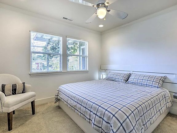 2nd image of 515 Mountain View Ave