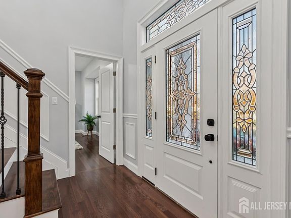 3rd image of 239 Suttons Ln