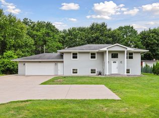 2965 Edgerton St, Little Canada, MN 55117