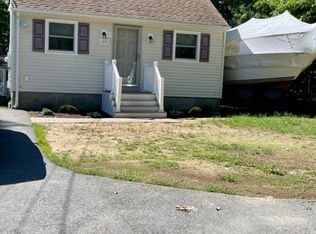 188 W Main St, Niantic, CT 06357