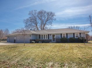4763 Comet Dr, Machesney Park, IL 61115