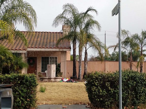3rd image of 828 S Oakley Ave