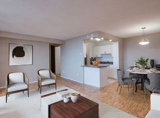 600 Lolita Gardens, Mississauga, ON L5A 3K8