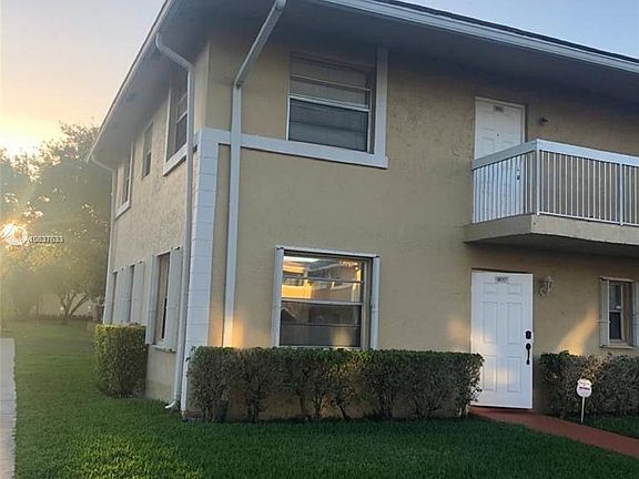 5th image of 900 Twin Lakes Dr #8-A