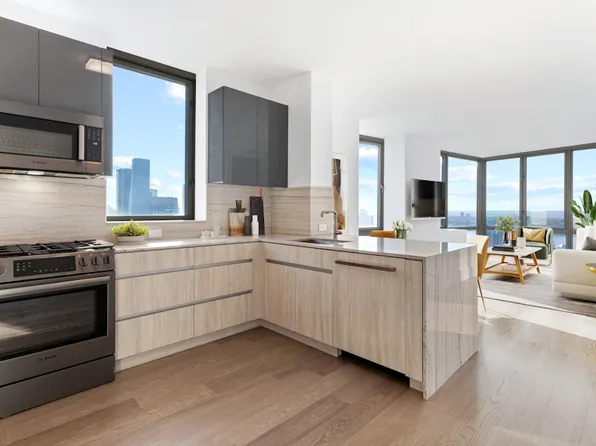 271 West 47th Street image 1 of 19