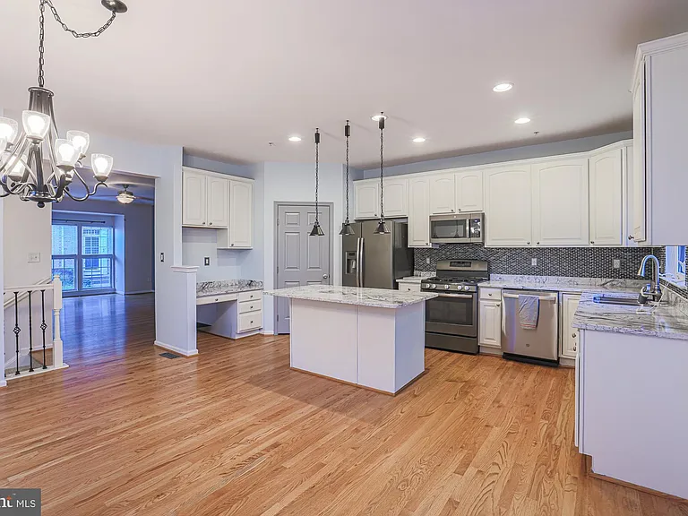 9300 Summit View Way — Photo 17