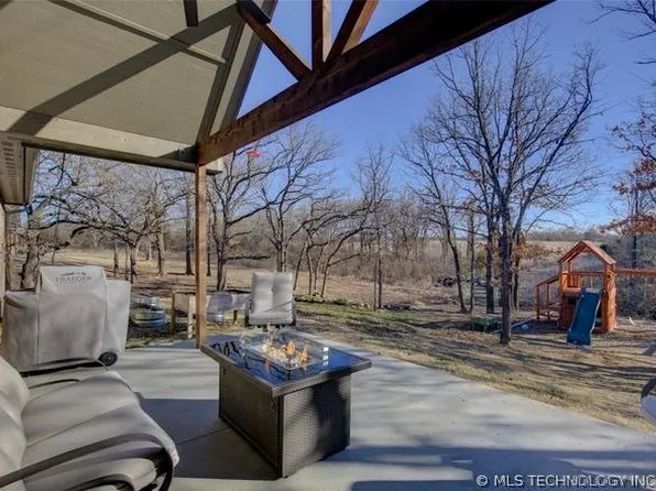 1820 E 45th Pl, Sand Springs, OK 74063
