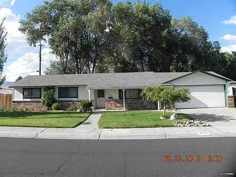 2485 Trentham Way photo 1