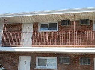 18 Roxbury Ct, Des Plaines, IL 60018