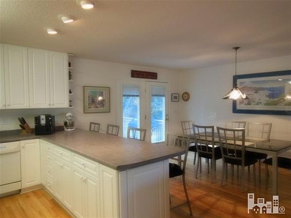 5th image of 105 SE 67th St
