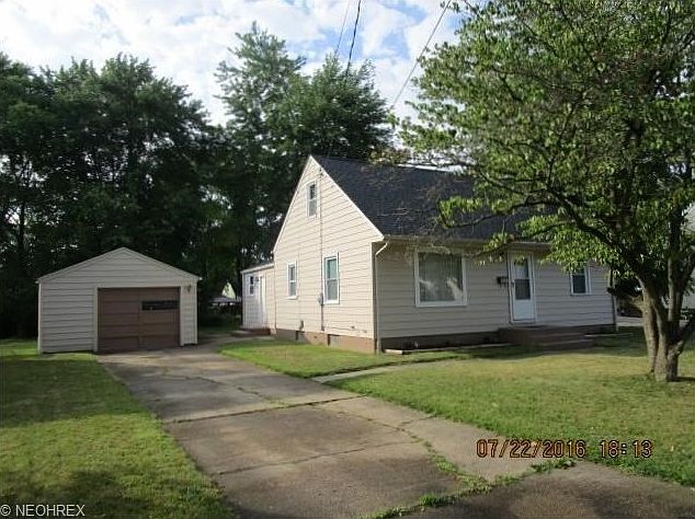 1st image of 1521 Beechwood St NE