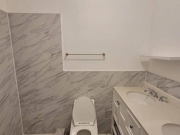 3rd image of 5050 SW 40th Ave #1
