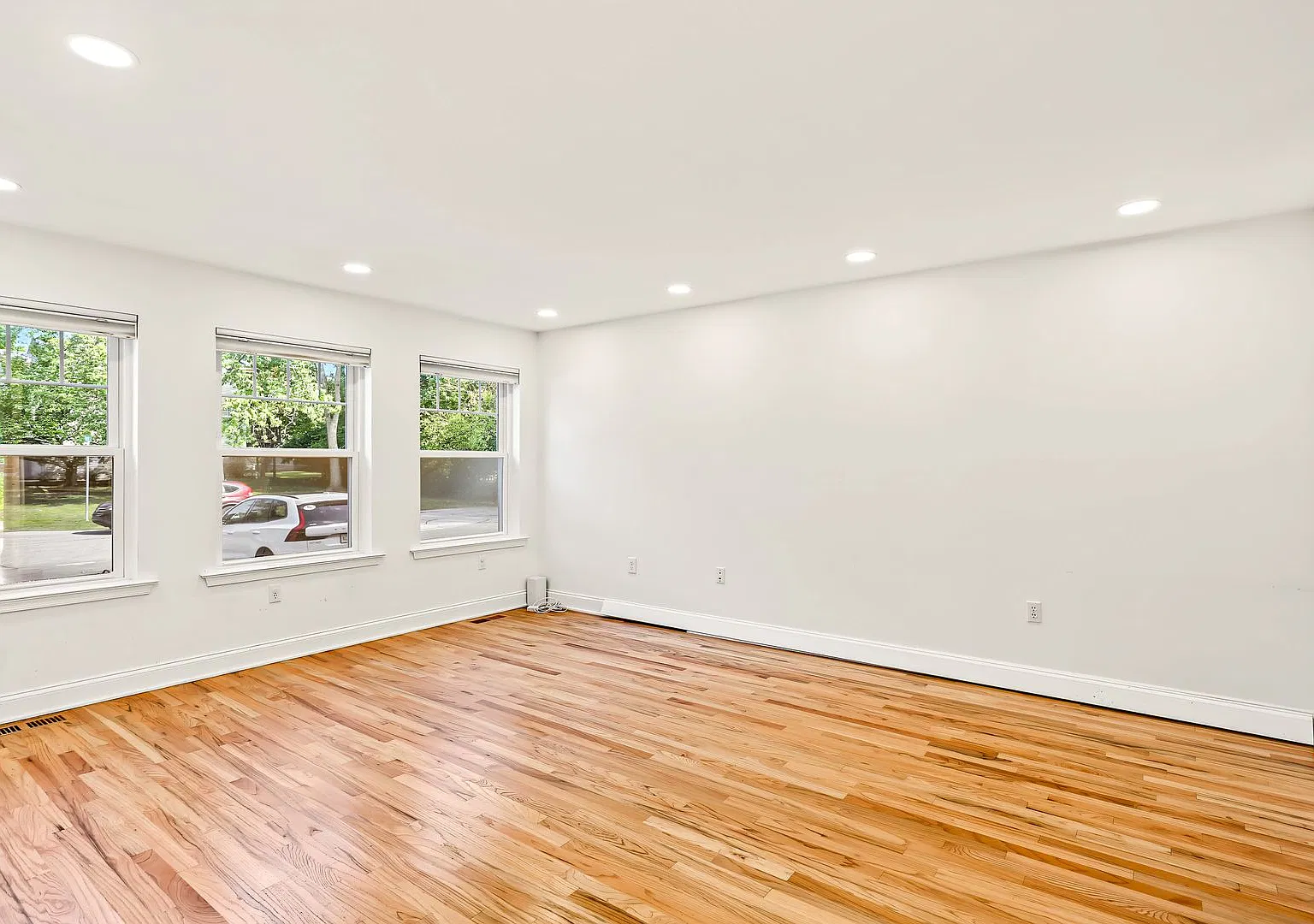 2 primaries plus finished walkout basement! — Photo 3