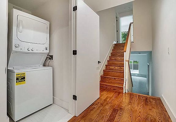 4th image of 149 W 9th St #1C