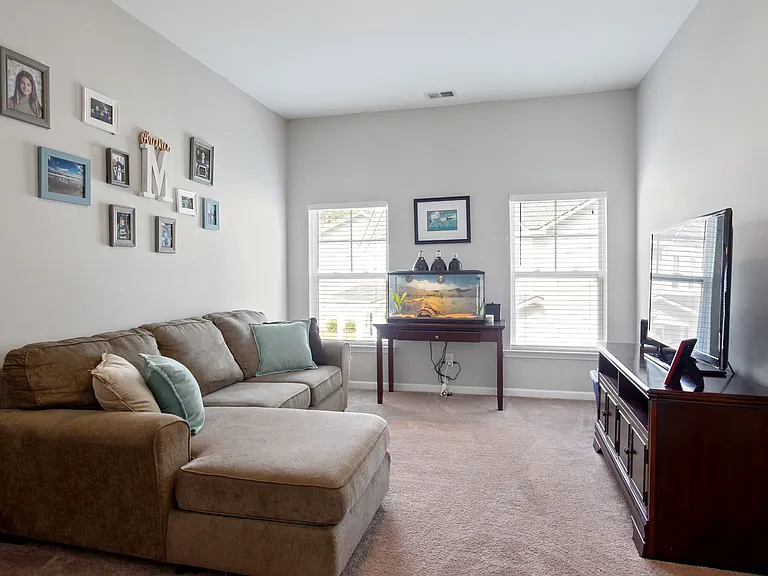 35 Whitaker Way N — Photo 10