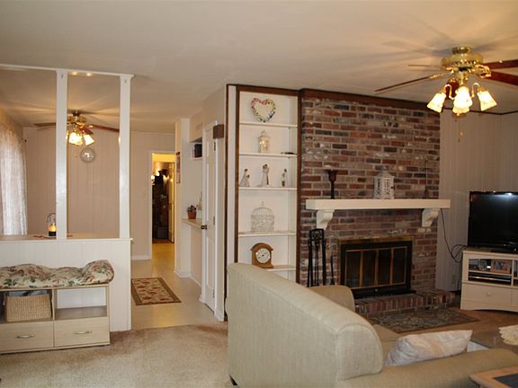 3rd image of 513 E Woodside Dr