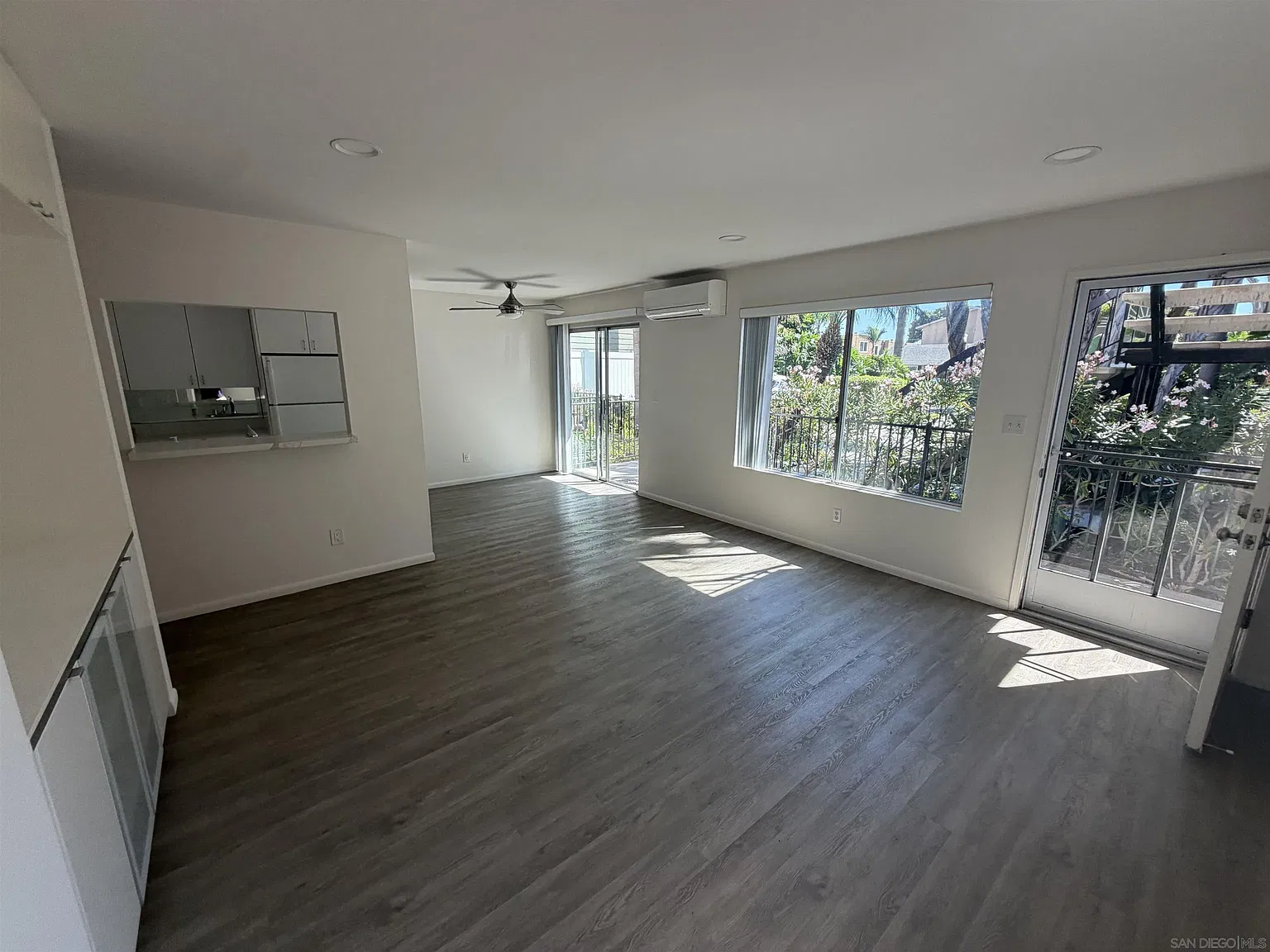 2 bed, 2.0 bath, 922 sqft, $4,695 — Photo 4