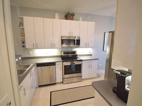 3rd image of 731 SW Saint Croix Cv