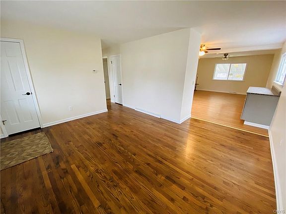 4th image of 851 Lamont Cir