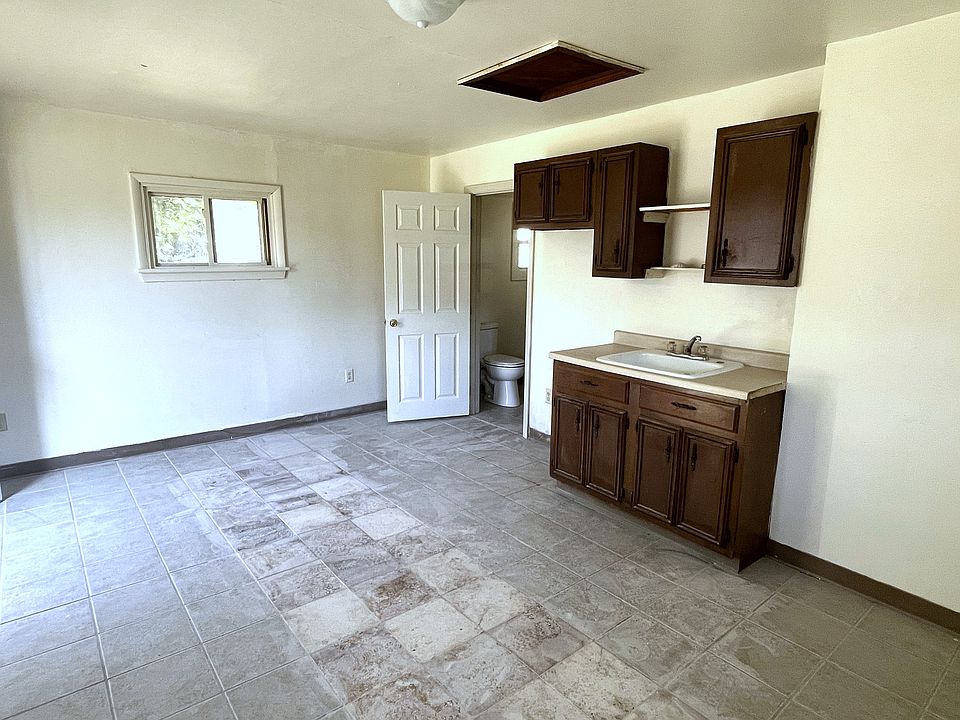 2nd image of 1712 Walnut St #3