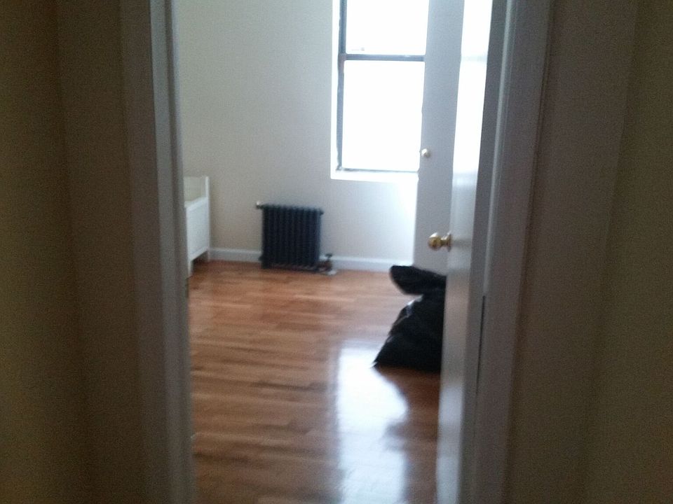 2nd image of 564 W 188th St APT 1F