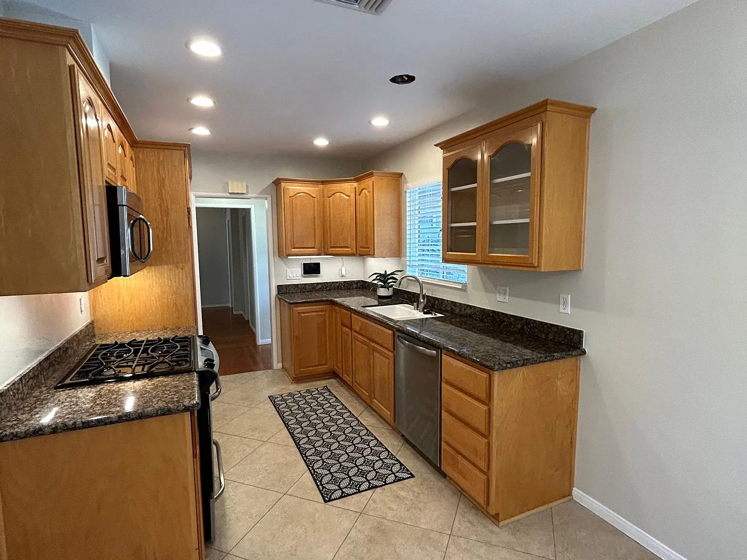 15282 Cullen St — Photo 4