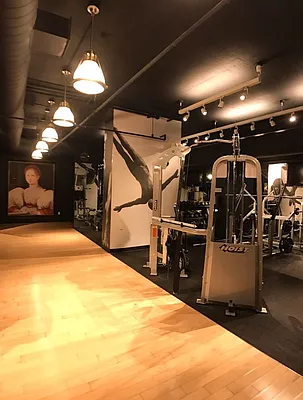 Rented by MOTION New York | media 10