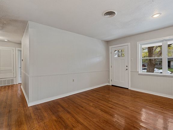 3rd image of 3313 Ferndale Dr