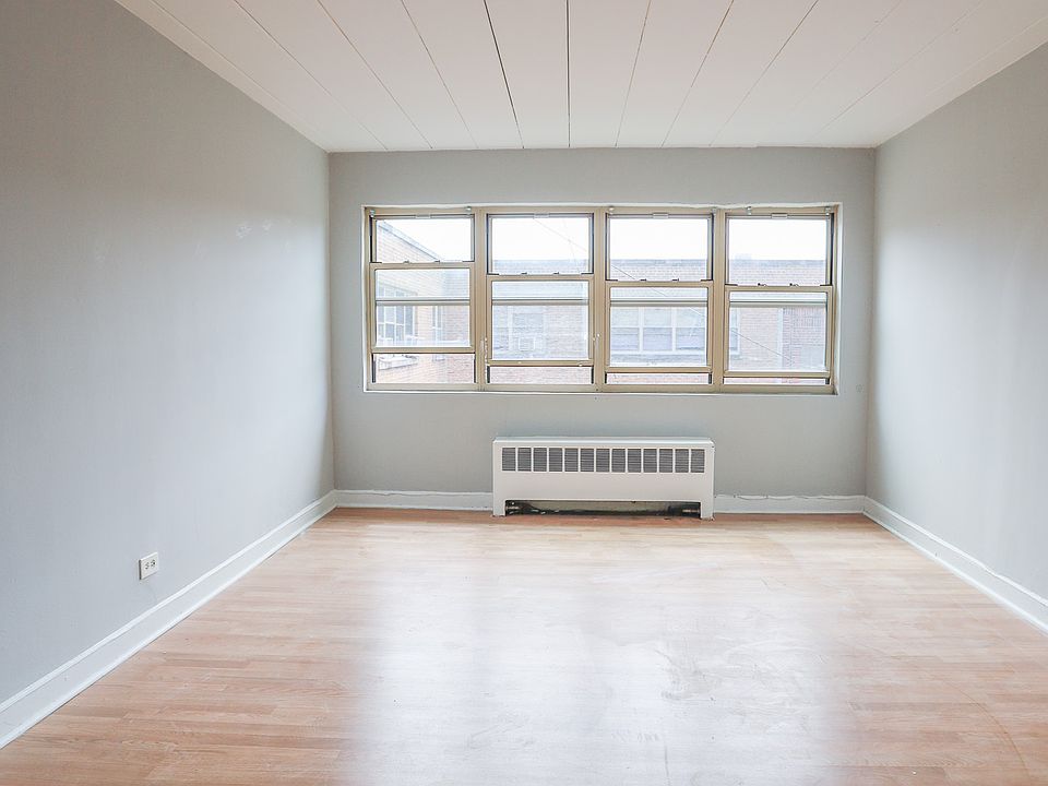 1st image of 5653 N Christiana Ave APT 3W