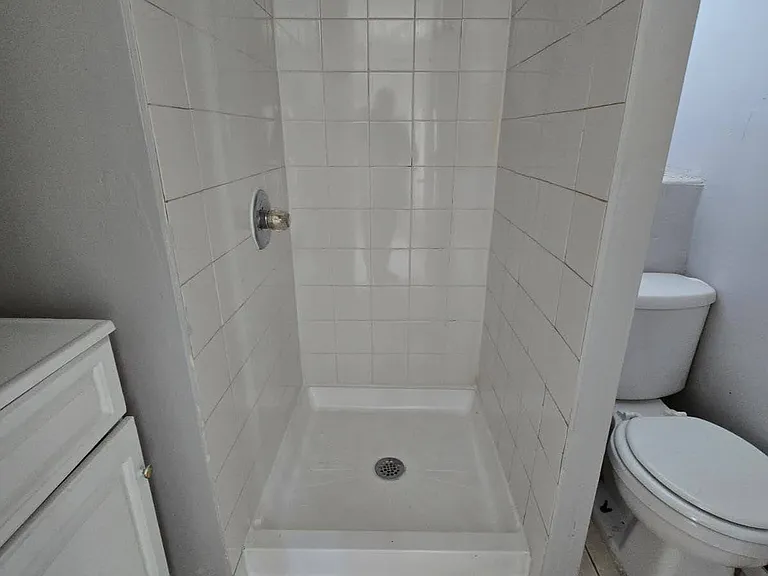 142 Inslee Pl #2R — Photo 5