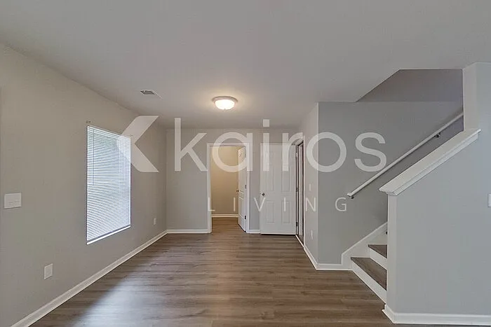 305 Cedar Rdg — Photo 5