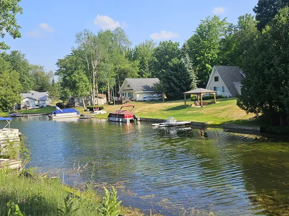 3220 Cricket Ln, Farwell, MI 48622