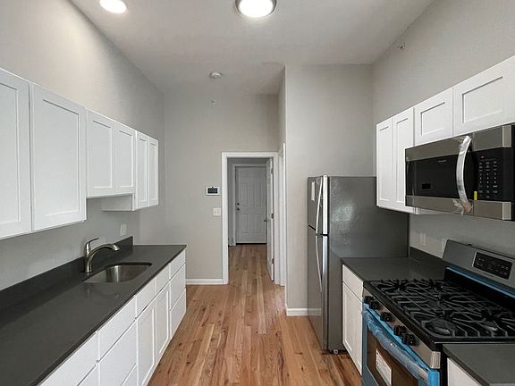 4th image of 154-156 Washington St #154-1